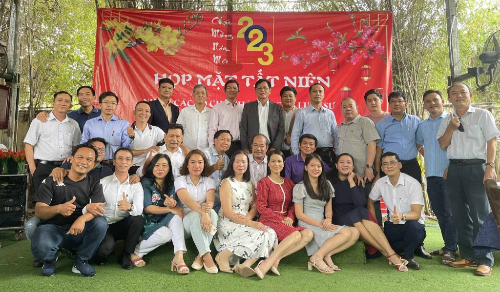 Họp mặt tất niên