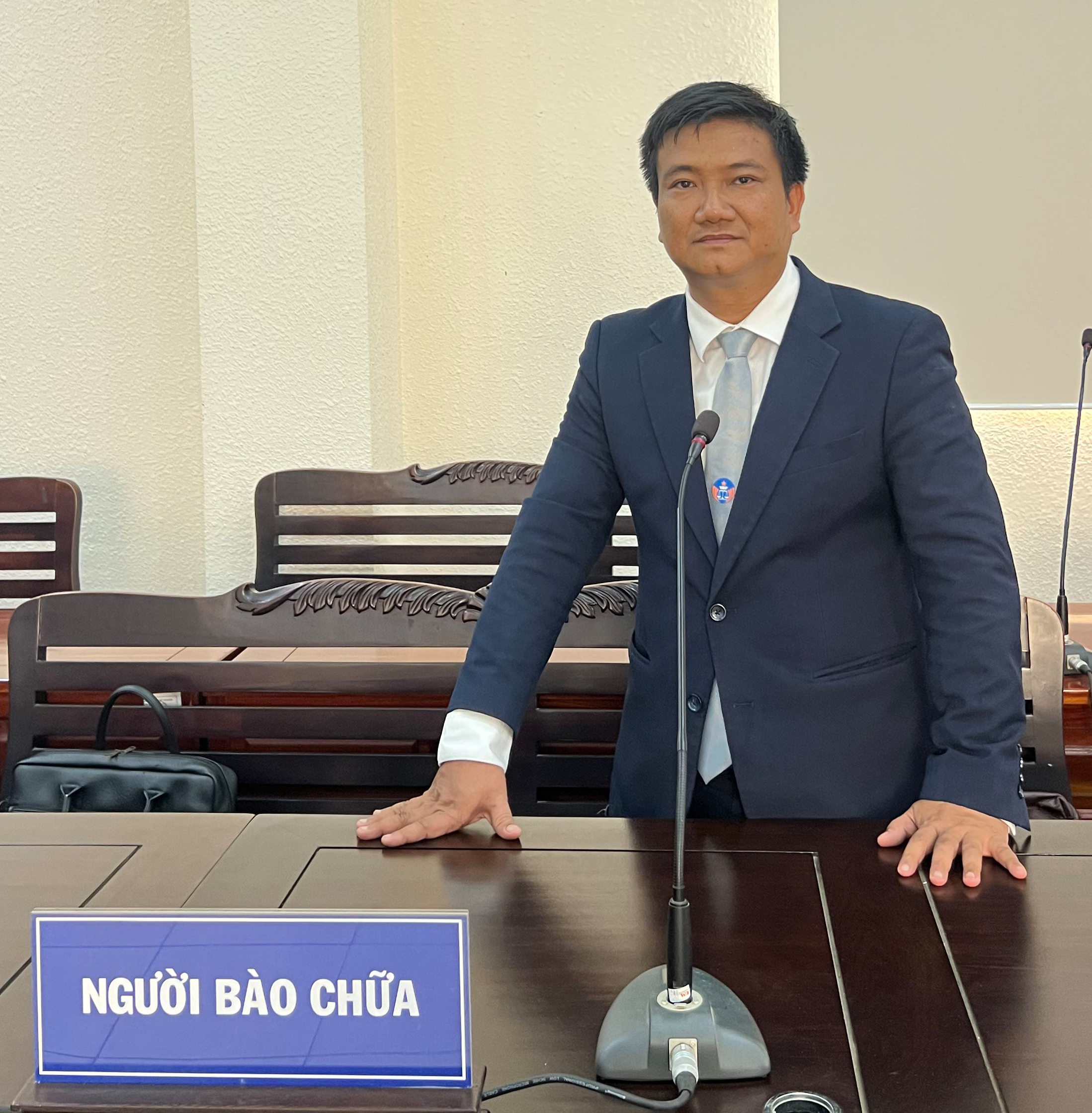 Luật sư Nhân bào chữa